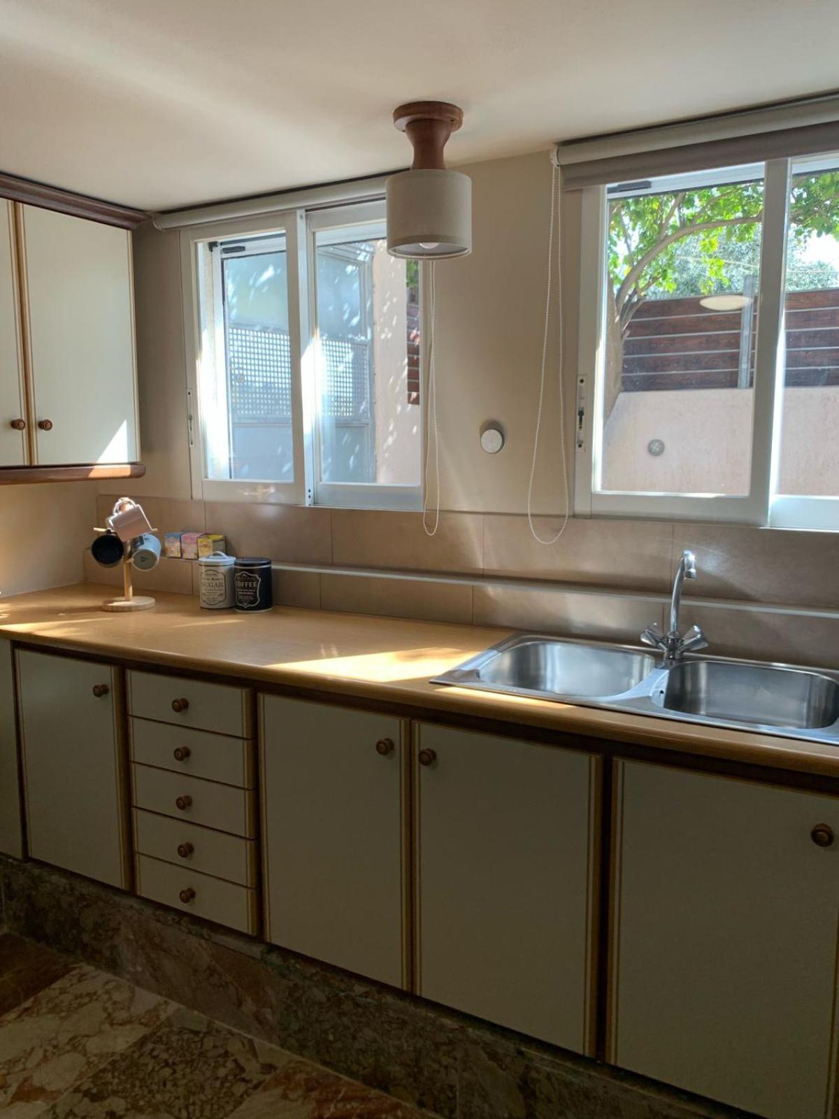 Zoes Place Apartment Artemida  Ngoại thất bức ảnh