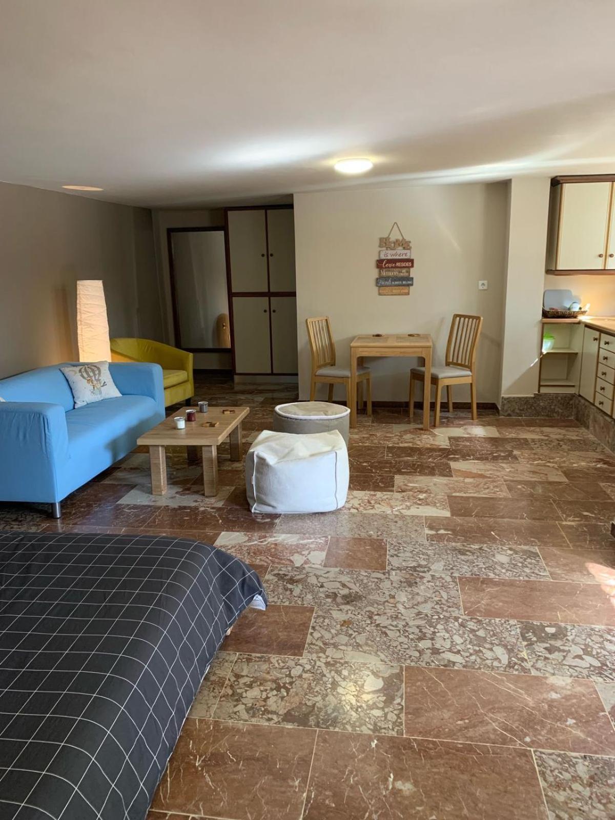 Zoes Place Apartment Artemida  Ngoại thất bức ảnh