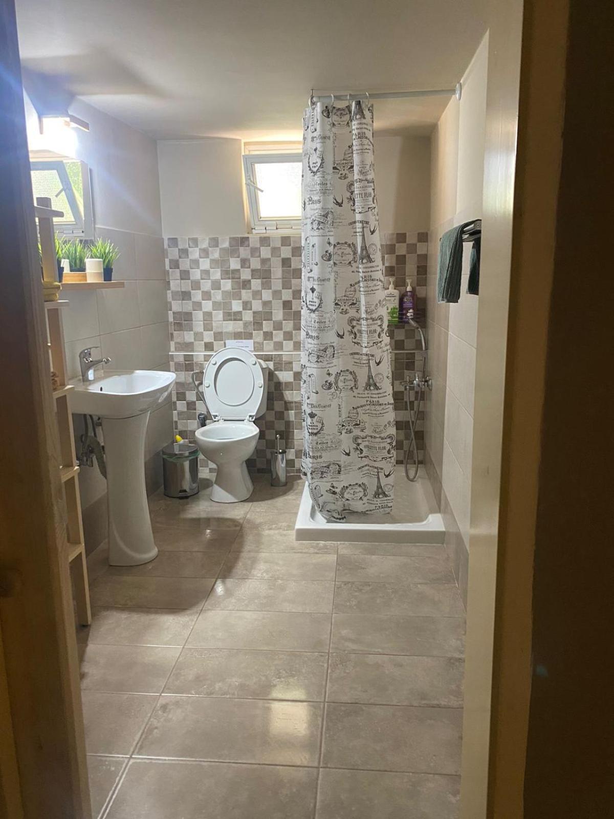 Zoes Place Apartment Artemida  Ngoại thất bức ảnh