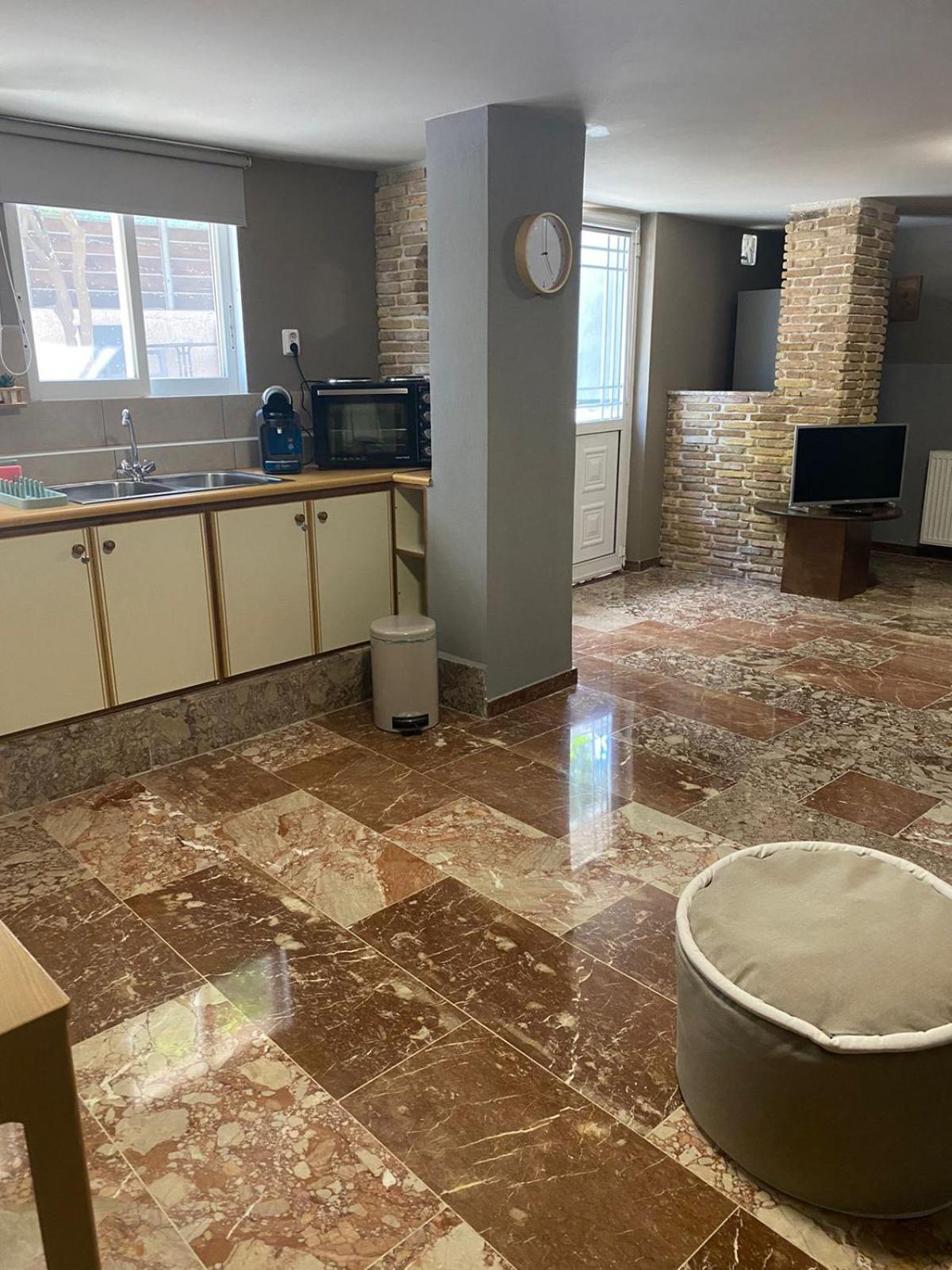 Zoes Place Apartment Artemida  Ngoại thất bức ảnh
