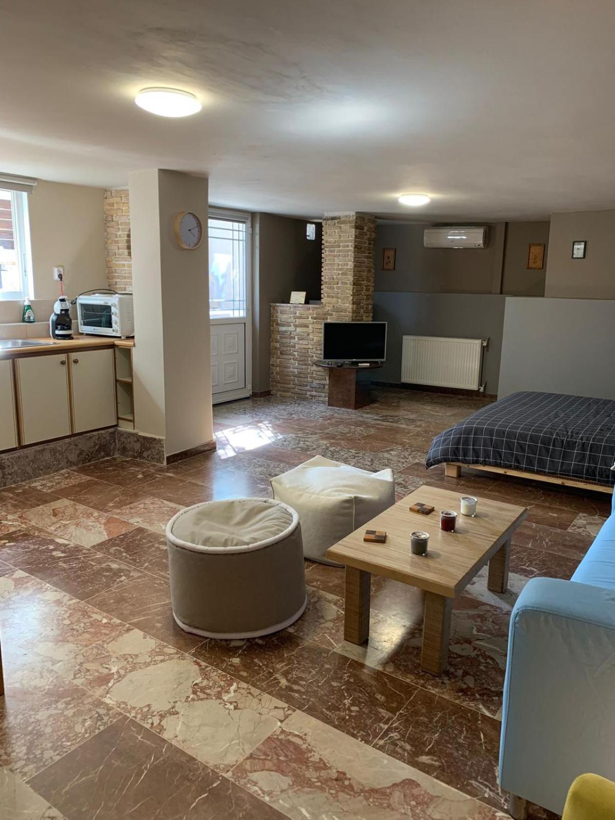 Zoes Place Apartment Artemida  Ngoại thất bức ảnh