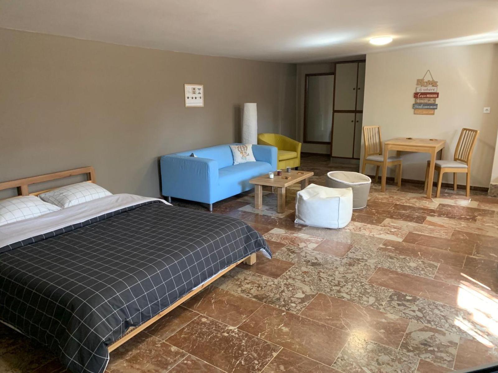 Zoes Place Apartment Artemida  Ngoại thất bức ảnh