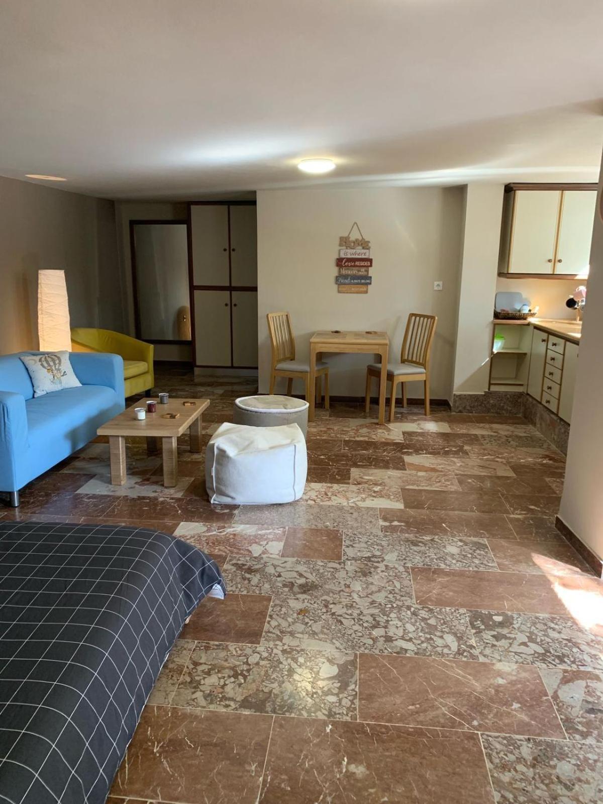 Zoes Place Apartment Artemida  Ngoại thất bức ảnh