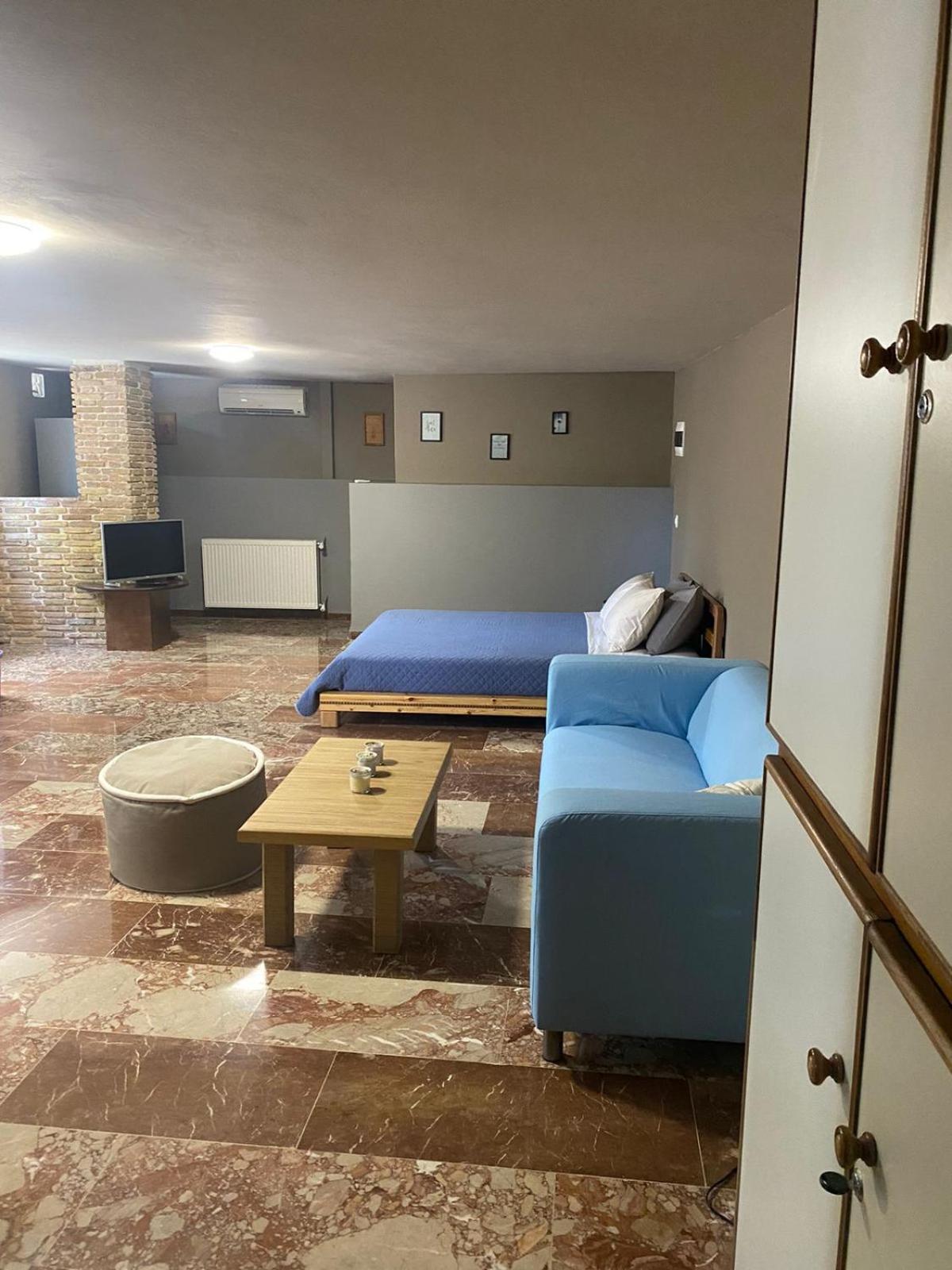 Zoes Place Apartment Artemida  Ngoại thất bức ảnh