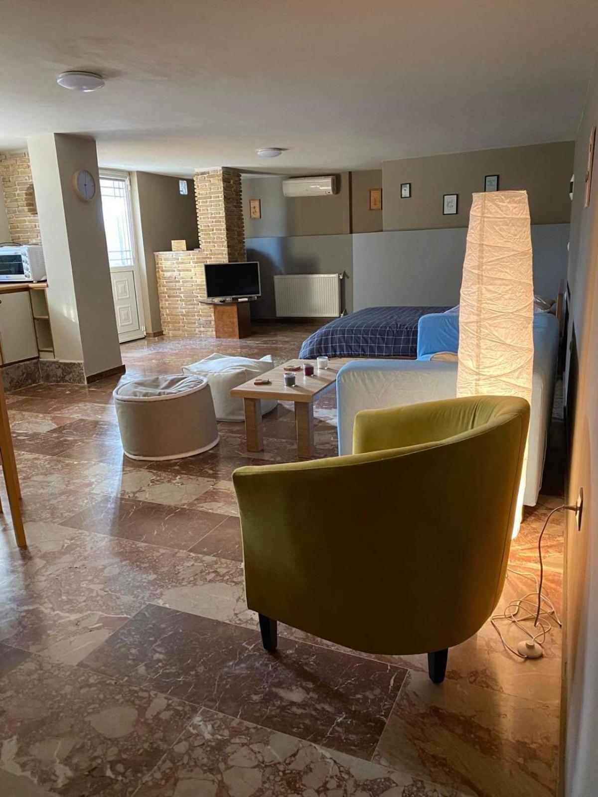 Zoes Place Apartment Artemida  Ngoại thất bức ảnh