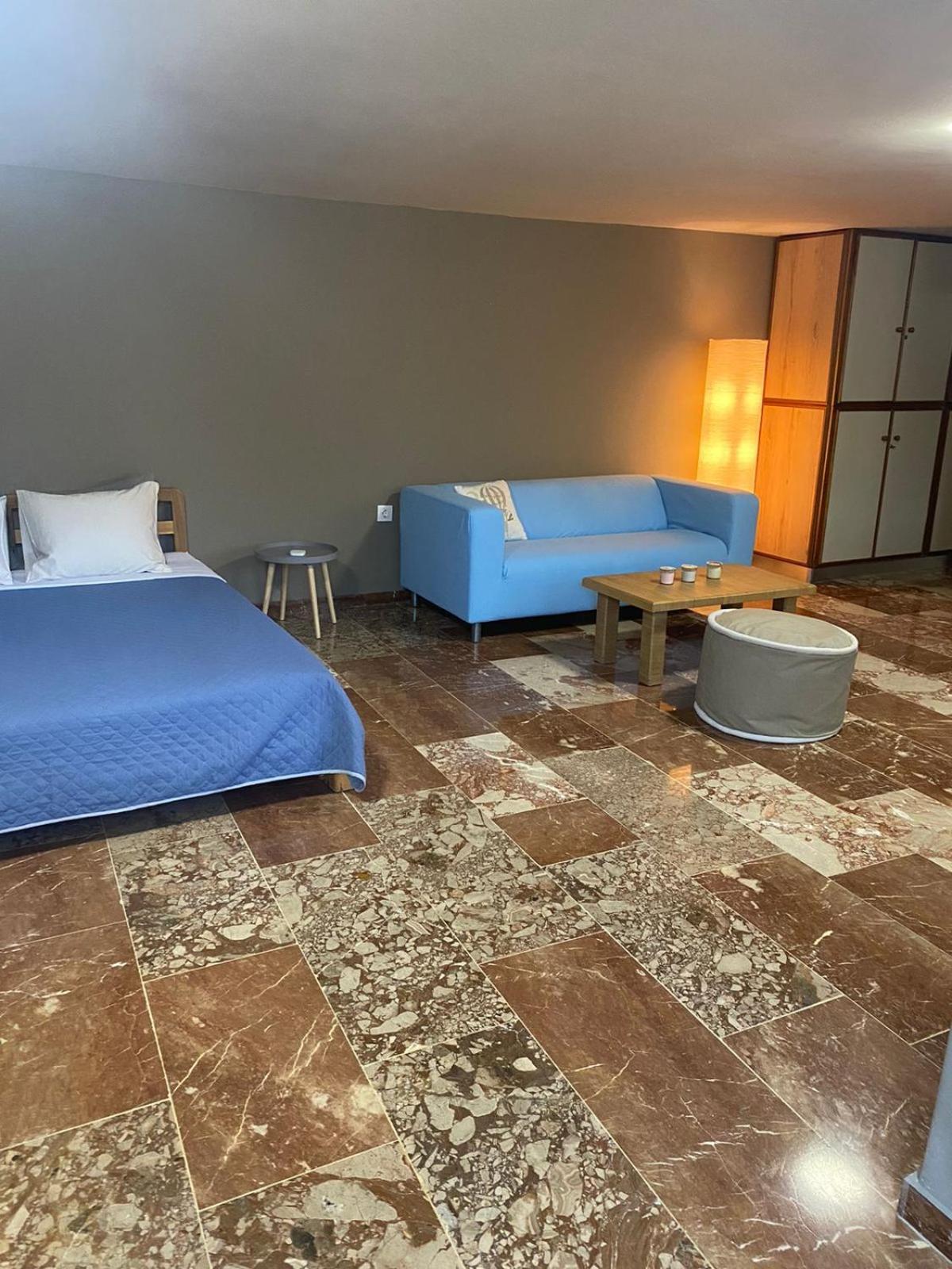 Zoes Place Apartment Artemida  Ngoại thất bức ảnh