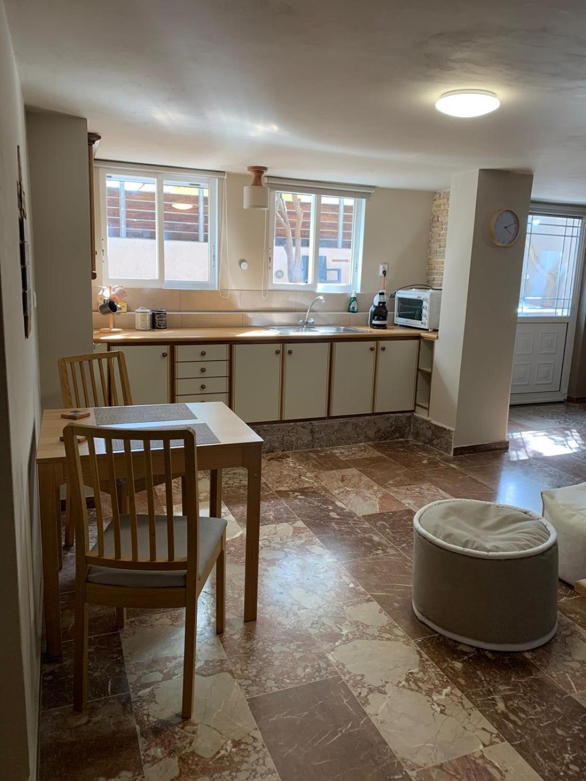 Zoes Place Apartment Artemida  Ngoại thất bức ảnh