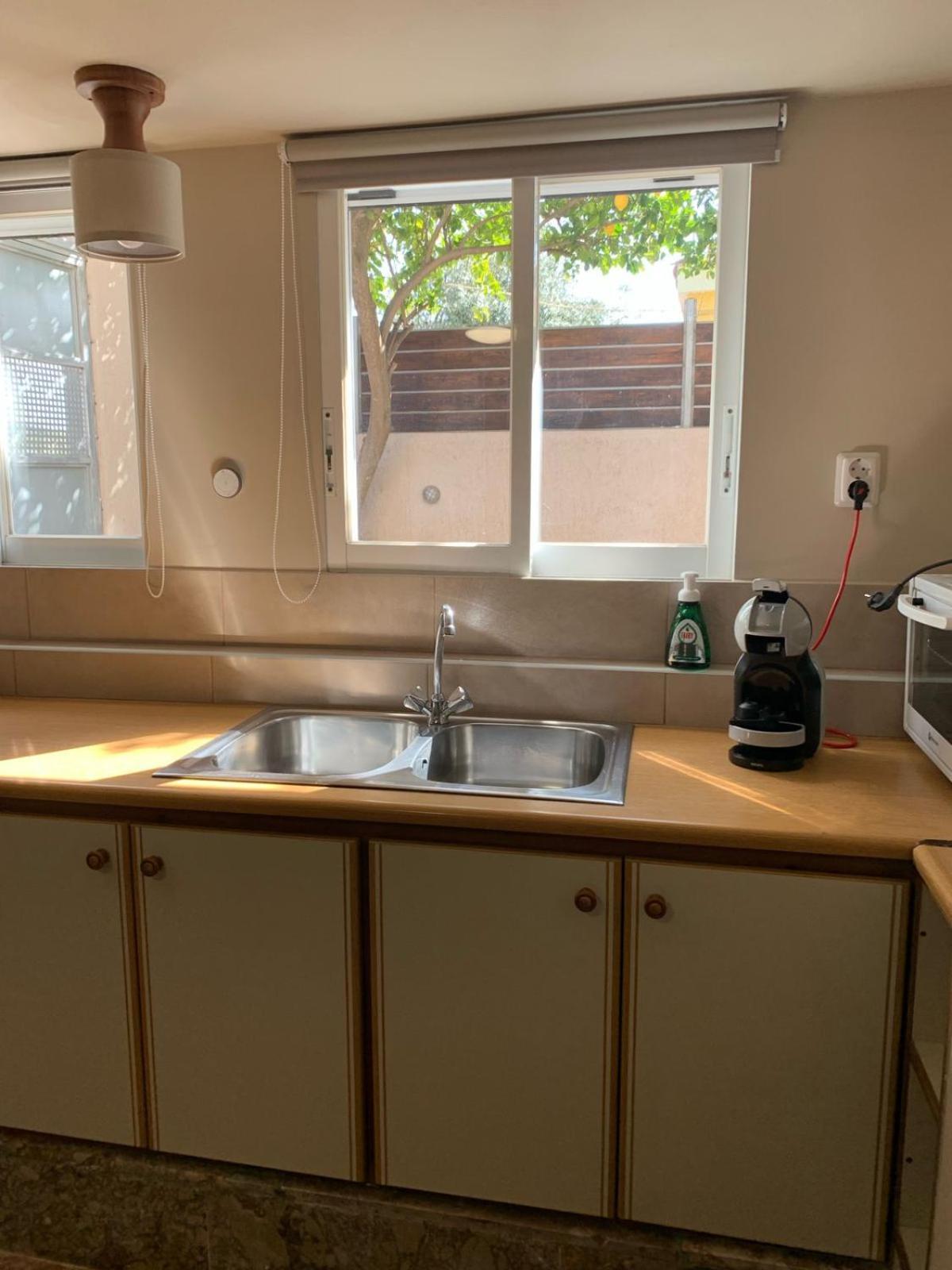 Zoes Place Apartment Artemida  Ngoại thất bức ảnh