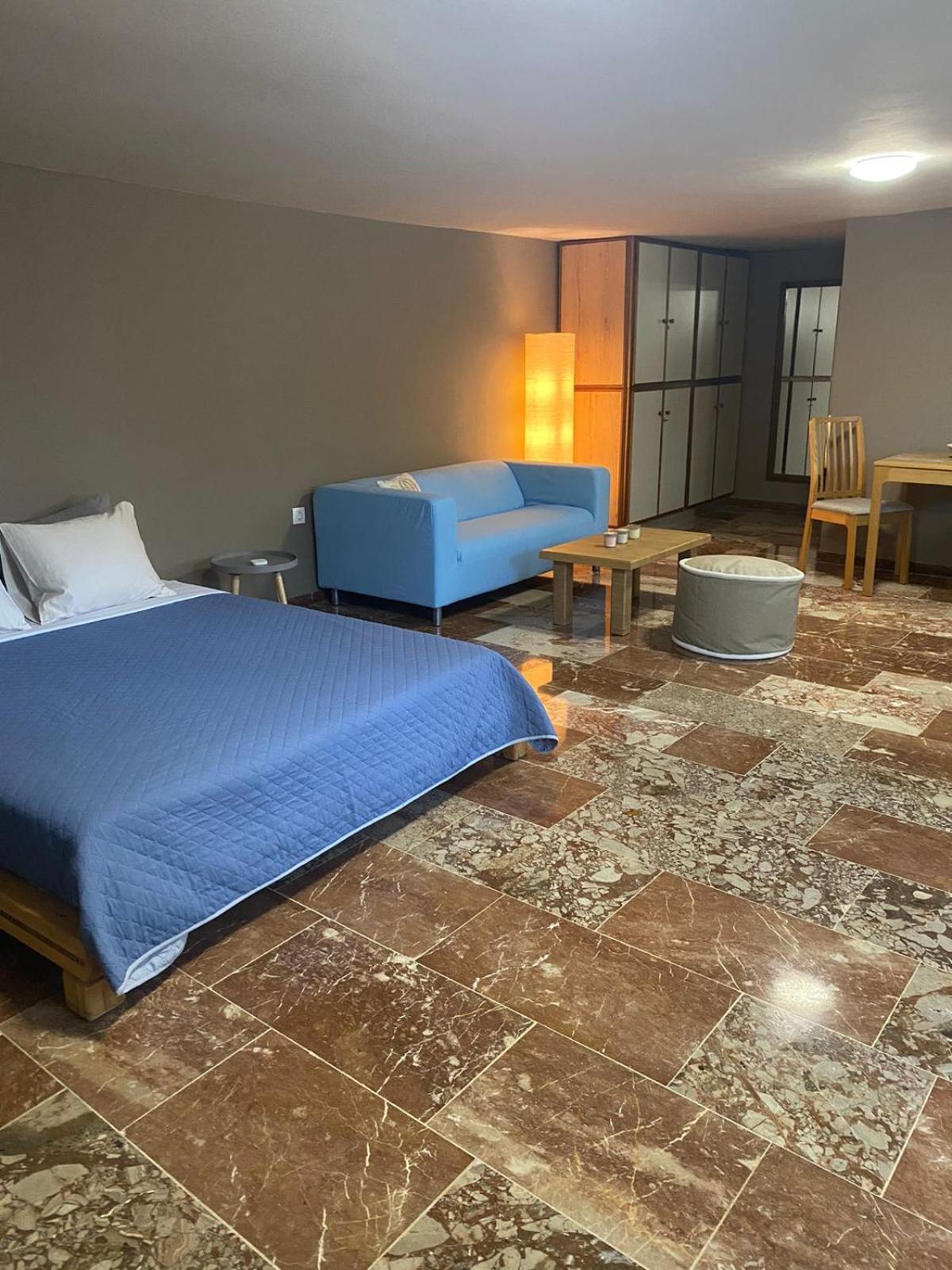 Zoes Place Apartment Artemida  Ngoại thất bức ảnh